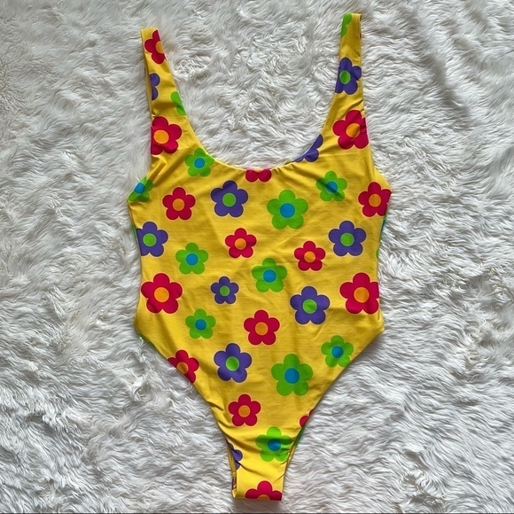 WeWoreWhat One Piece Swimsuit Scoop High Leg Printed Nylon Retro Daisies L NWT - Picture 3 of 11